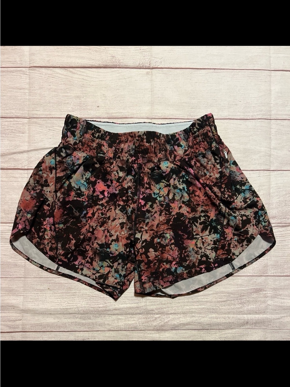 Lululemon hotty hot shorts size 8